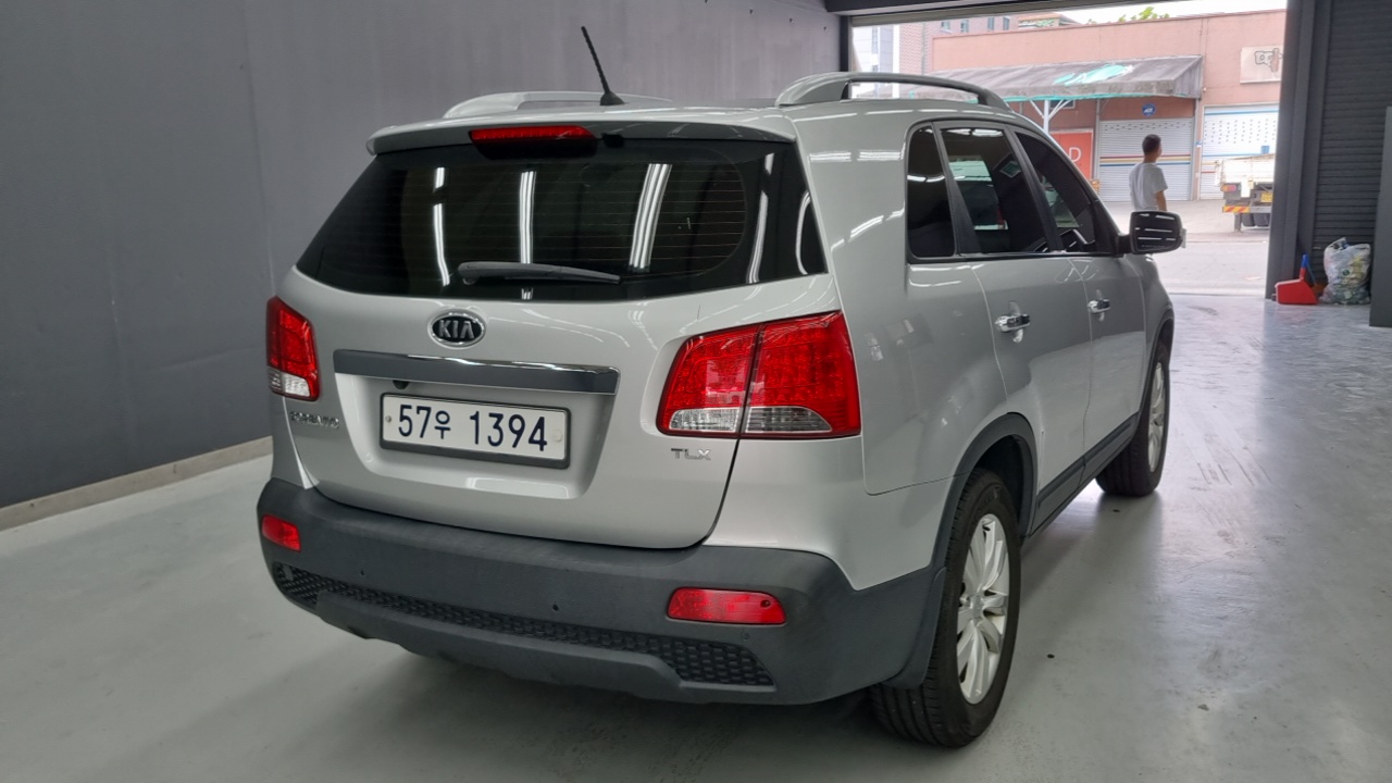Kia Sorento Diesel 2.0 2WD TLX High-Deluxe — пробег 204 000 км — фото 2 из 5
