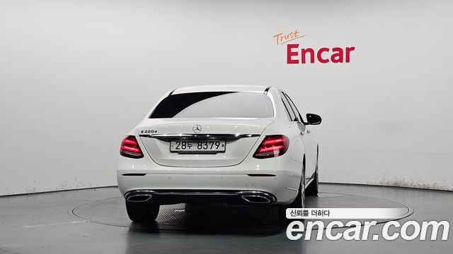 Mercedes-Benz E-Class из Кореи Encar