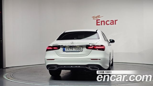 Mercedes-Benz E-Class из Кореи Encar