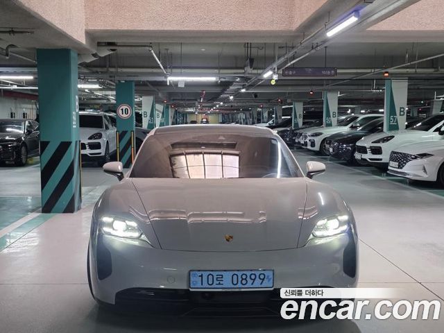 Porsche Taycan GTS — пробег 30 000 км — фото 1 из 5