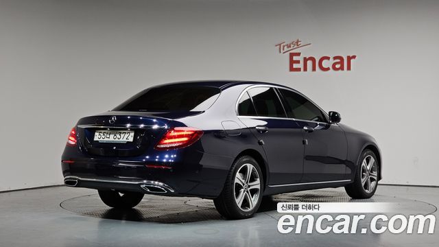 Mercedes-Benz E-Class E220d Avantgarde — пробег 72 059 км — фото 2 из 5
