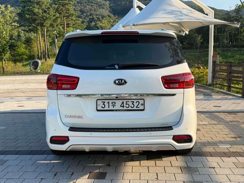 Kia Carnival 9-Seater Noblesse Special — пробег 170 000 км — фото 4 из 5