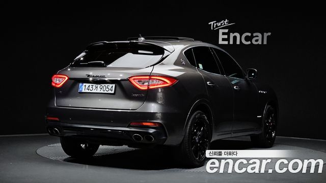 Maserati Levante из Кореи Encar