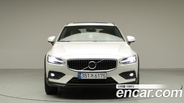 Volvo V60 B5 Ultra AWD — пробег 1 126 км — фото 2 из 5