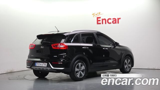 Kia Niro Prestige — пробег 137 235 км — фото 2 из 5