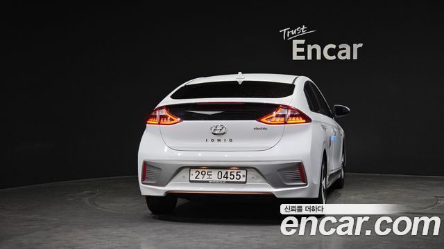 Hyundai Ioniq Q — пробег 125 082 км — фото 4 из 5