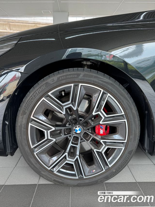BMW 5-Series 530i xDrive M Sport Pro Special Edition — пробег 8 200 км — фото 5 из 5
