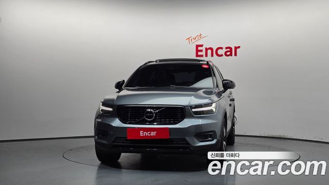 Volvo XC40 T4 R-Design — пробег 151 114 км — фото 3 из 5