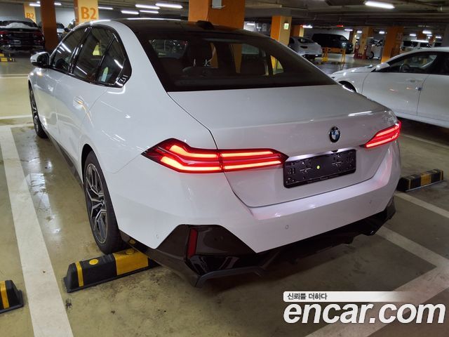 BMW 5-Series 520i M Sport — пробег 11 км — фото 4 из 5