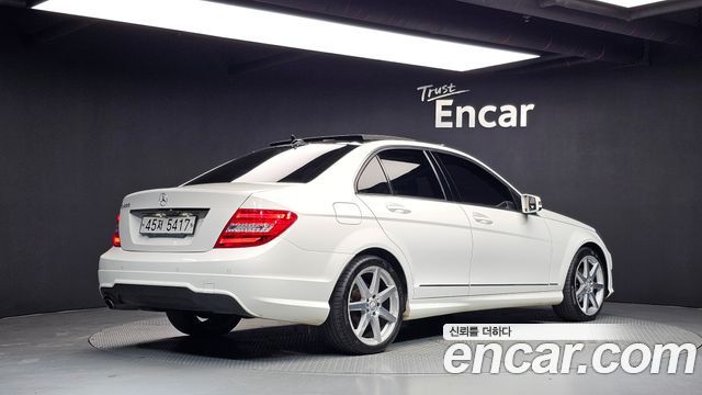 Mercedes-Benz C-Class C200 CGI Avantgarde Style Package — пробег 108 421 км — фото 2 из 5