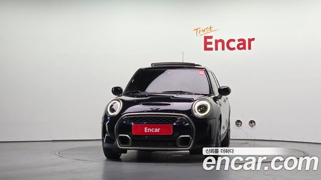 Mini Cooper 5Door Resolute Edition 3rd Gen — пробег 17 650 км — фото 3 из 5