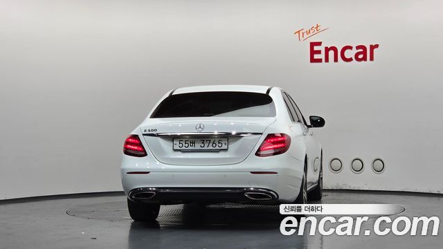 Mercedes-Benz E-Class E300 Avantgarde — пробег 76 951 км — фото 4 из 5