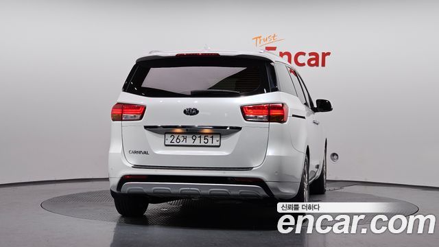Kia Carnival из Кореи Encar