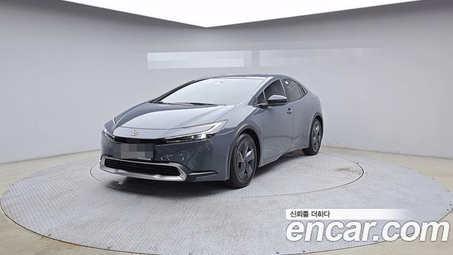 Toyota Prius 2.0 PHEV SE — пробег 9 772 км — фото 1 из 5