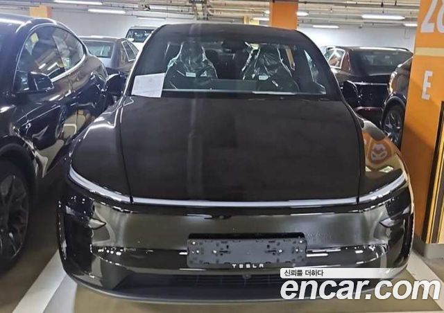 Tesla Model Y L Long Range AWD — пробег 1 км — фото 1 из 5