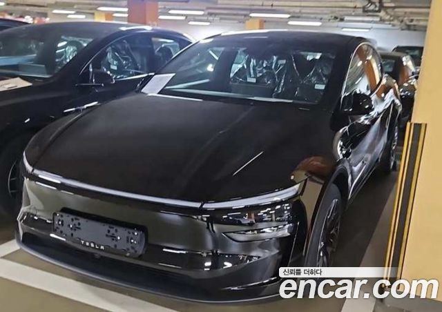 Tesla Model Y L Long Range AWD — пробег 1 км — фото 1 из 5
