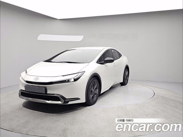 Toyota Prius 2.0 PHEV SE — пробег 12 904 км — фото 1 из 5