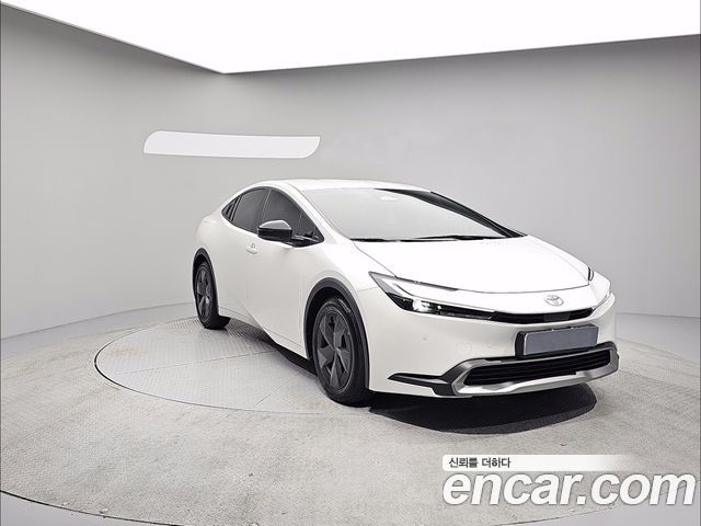 Toyota Prius 2.0 PHEV SE — пробег 12 904 км — фото 3 из 5