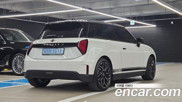 Mini Cooper SE Favoured — пробег 10 262 км — фото 2 из 5