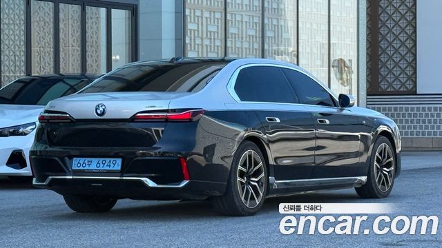 BMW i7 eDrive 50 M Sport Limited — пробег 46 100 км — фото 2 из 5