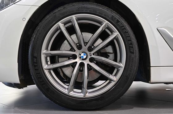 BMW 5-Series 520d M Sport Package Plus — пробег 101 709 км — фото 5 из 5