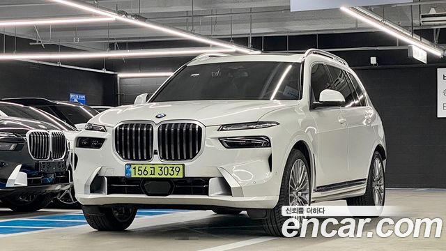 BMW X7 xDrive 40i Design Pure Excellence 7-Seater — пробег 7 023 км — фото 1 из 5