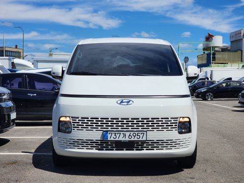 Hyundai Staria L3.5 Tourer 11-Seater Modern — пробег 114 412 км — фото 3 из 5