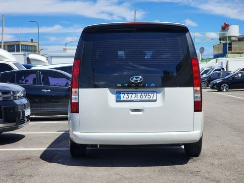 Hyundai Staria L3.5 Tourer 11-Seater Modern — пробег 114 412 км — фото 4 из 5