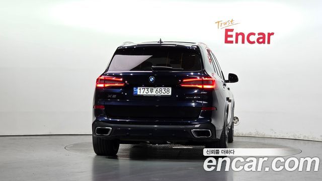 BMW X5 xDrive 45e M Sport — пробег 79 048 км — фото 4 из 5