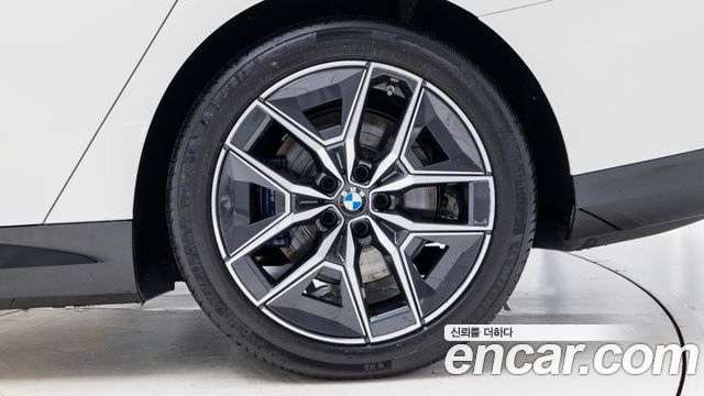 BMW i5 eDrive 40 M Sport — пробег 4 035 км — фото 5 из 5