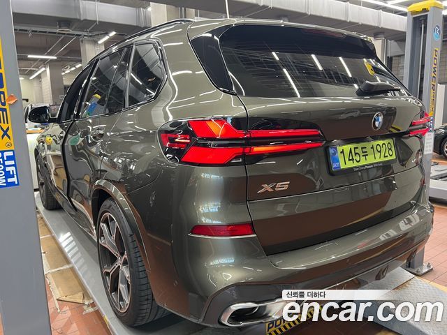 BMW X5 xDrive 40i M Sport — пробег 4 361 км — фото 2 из 5