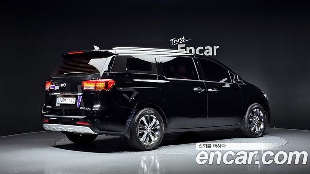 Kia Carnival 7-seater Limousine VIP — пробег 151 016 км — фото 2 из 5