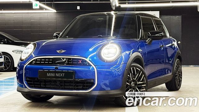 Mini Cooper 5 Door Favoured — пробег 10 336 км — фото 1 из 5