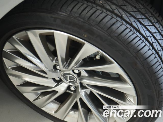 Lexus ES Luxury Plus — пробег 10 581 км — фото 5 из 5