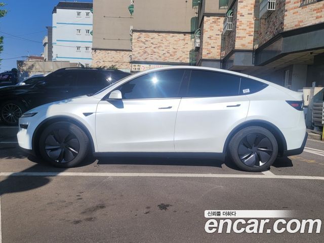 Tesla Model Y Premium RWD — пробег 2 100 км — фото 3 из 5