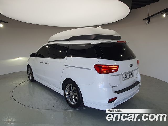 Kia Carnival Gasoline 7-Seater Hi-Limousine President — пробег 79 926 км — фото 4 из 5