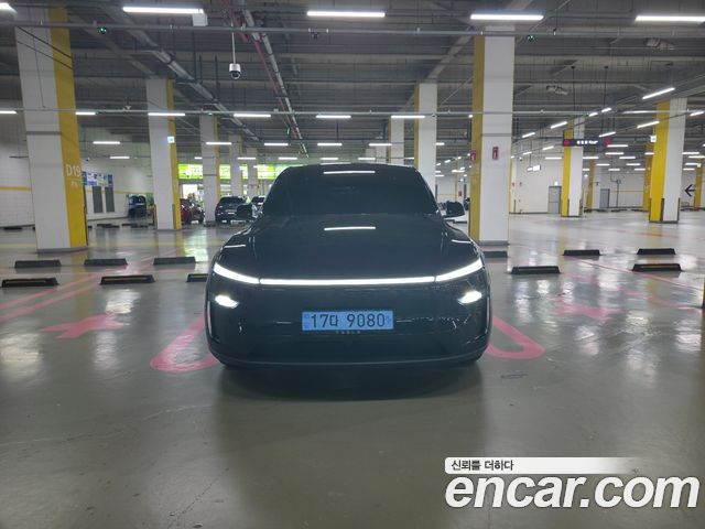 Tesla Model Y Premium Long Range AWD — пробег 1 500 км — фото 1 из 5