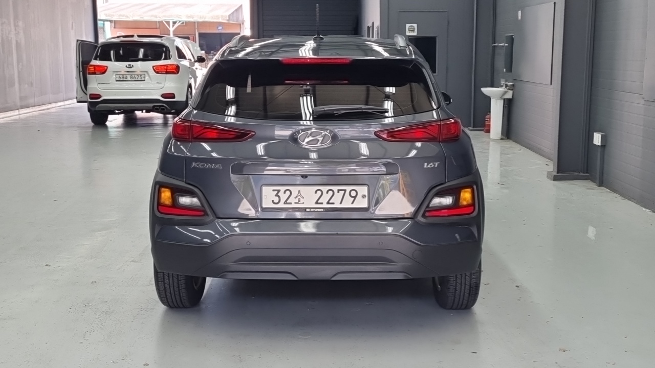 Hyundai Kona 1.6 Turbo 2WD Modern Tech — пробег 79 000 км — фото 4 из 5