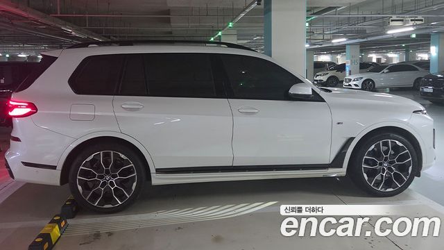 BMW X7 xDrive 40i M Sport 7STR — пробег 28 465 км — фото 4 из 5