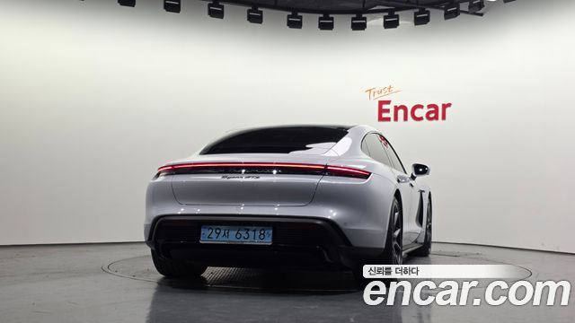 Porsche Taycan GTS — пробег 36 586 км — фото 4 из 5