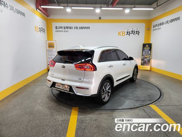 Kia Niro Prestige — пробег 71 467 км — фото 2 из 5