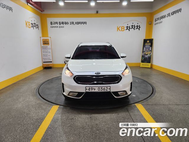 Kia Niro Prestige — пробег 71 467 км — фото 3 из 5