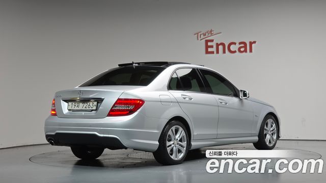 Mercedes-Benz C-Class C200 CGI AVANTGARDE — пробег 57 850 км — фото 2 из 5