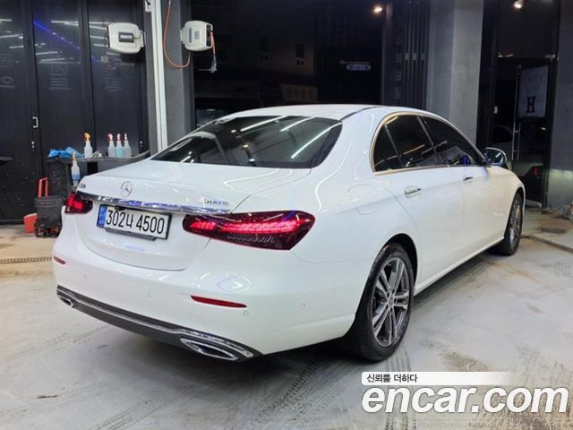 Mercedes-Benz E-Class E350 4MATIC Avantgarde — пробег 28 000 км — фото 4 из 5