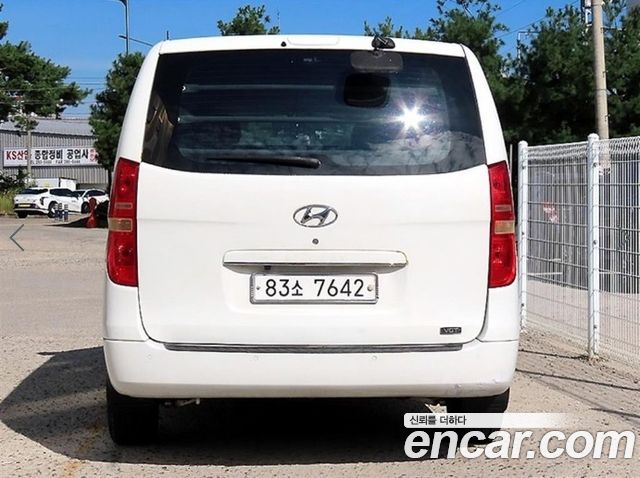 Hyundai Starex 3-Seater VAN CVX Luxury — пробег 222 516 км — фото 4 из 5