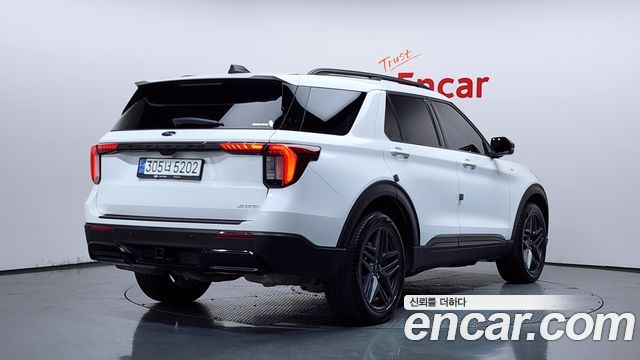 Ford Explorer 2.3 ST-Line 4WD — пробег 45 637 км — фото 2 из 5