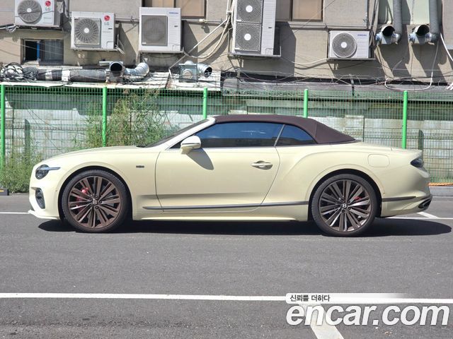 Bentley Continental 4.0 GTC Speed — пробег 9 900 км — фото 5 из 5