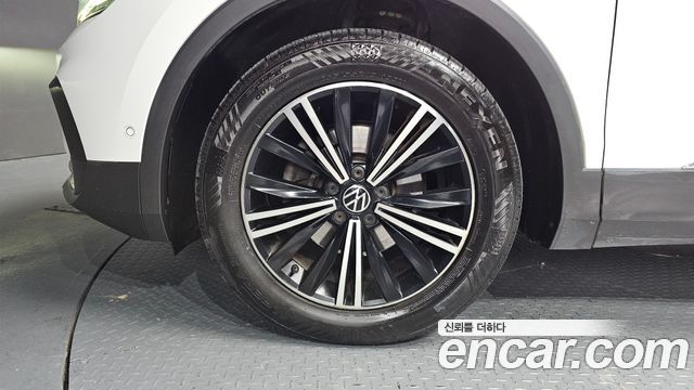 Volkswagen Tiguan 2.0 TDI Premium — пробег 93 810 км — фото 5 из 5