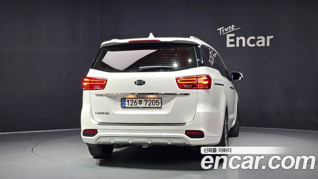 Kia Carnival из Кореи Encar