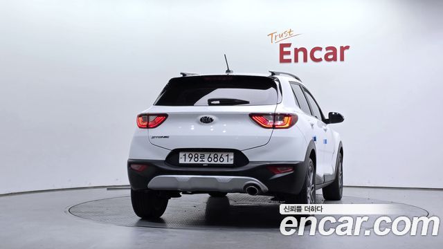 Kia Stonic из Кореи Encar